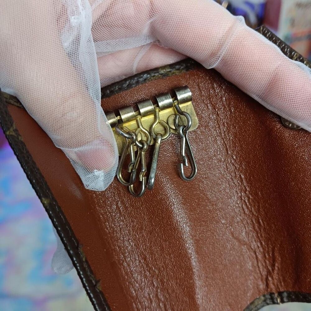 Louis Vuitton True Vintage Monogram Leather 4 ring Key Case Pouch - Picture 11 of 11